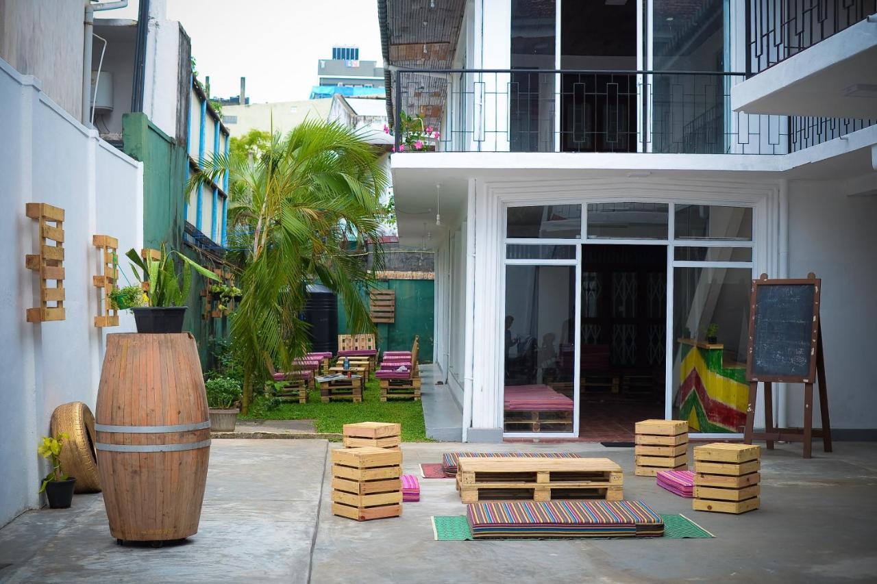 Groove House Hostels Kolombo Bagian luar foto