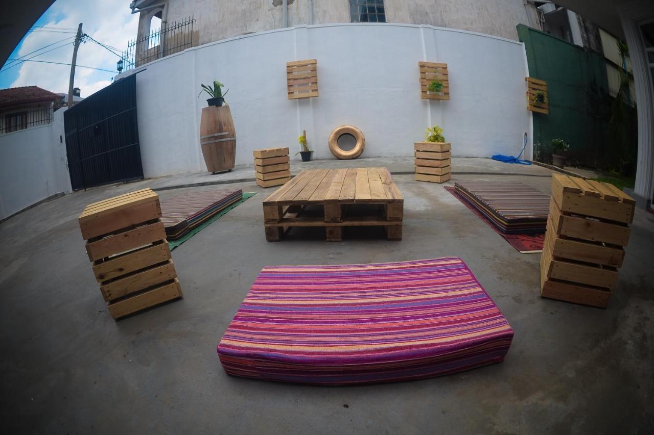 Groove House Hostels Kolombo Bagian luar foto