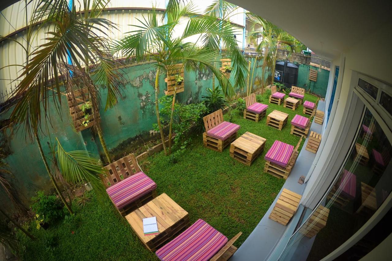 Groove House Hostels Kolombo Bagian luar foto