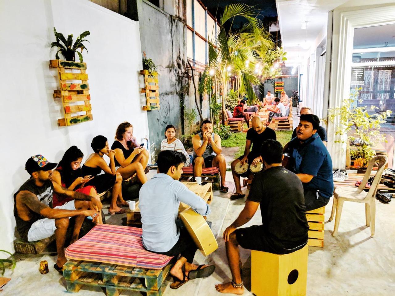 Groove House Hostels Kolombo Bagian luar foto