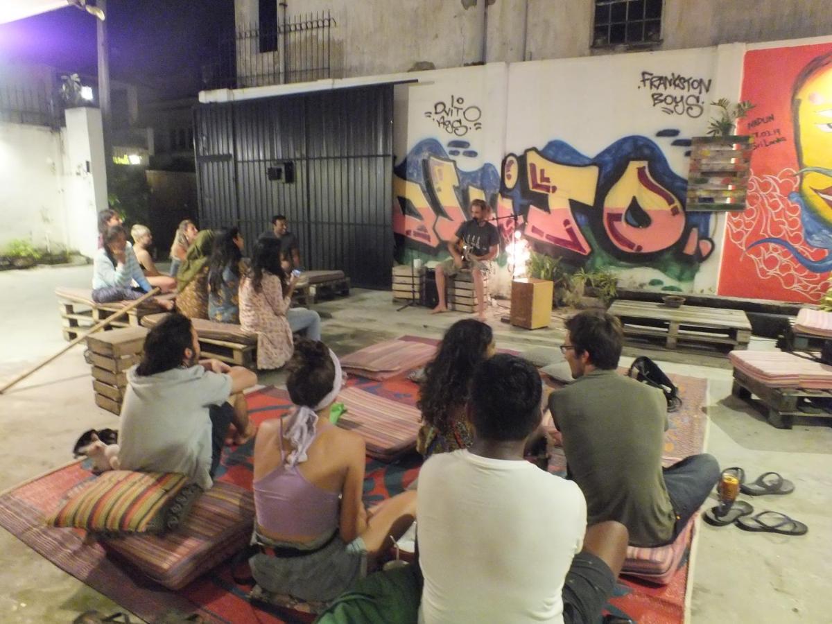 Groove House Hostels Kolombo Bagian luar foto